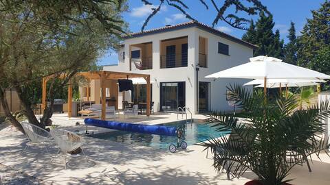 Villa for 8 people with heated pool