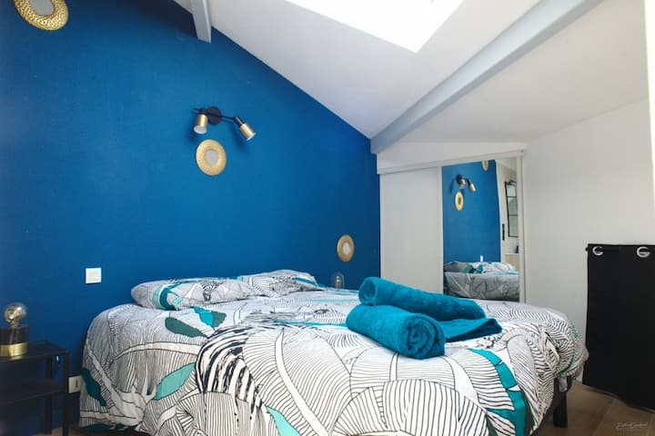 配备160张美利奴床垫和Bultex记忆垫的主套房
