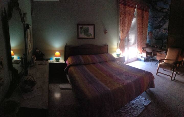 Habitación doble y/o individual con servicios. - Airbnb