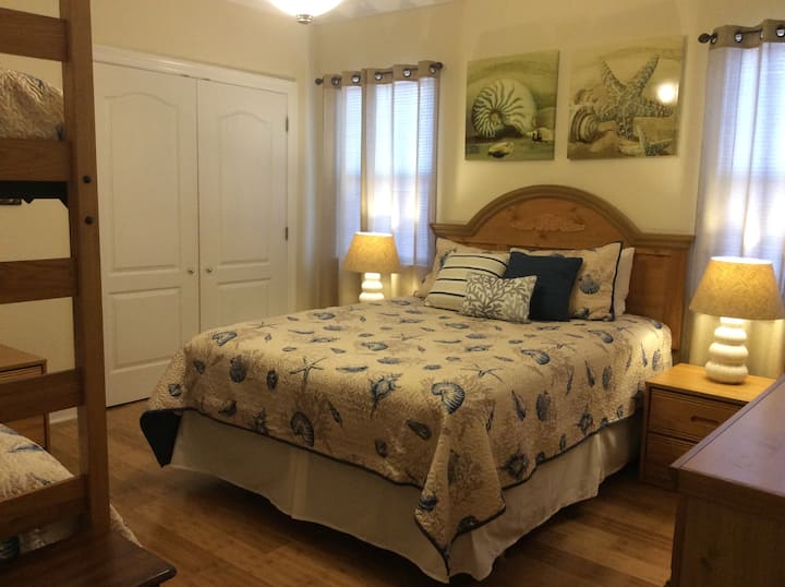 "Third Bedroom"
Queen Bed & Bunk Beds