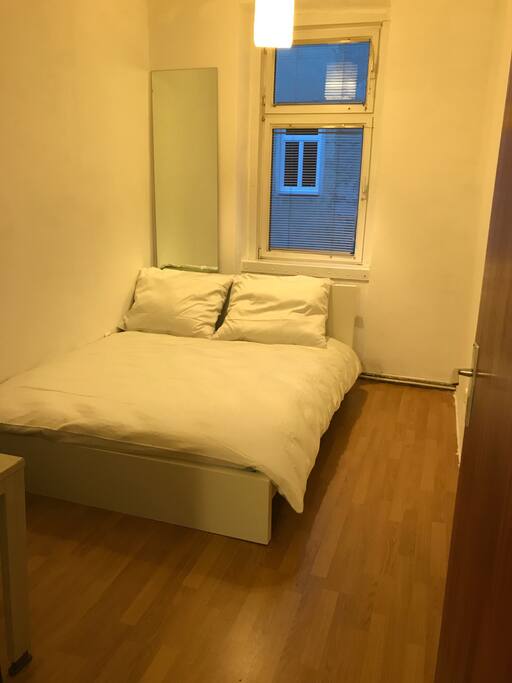 Schlafzimmer mit 1 Doppelbett