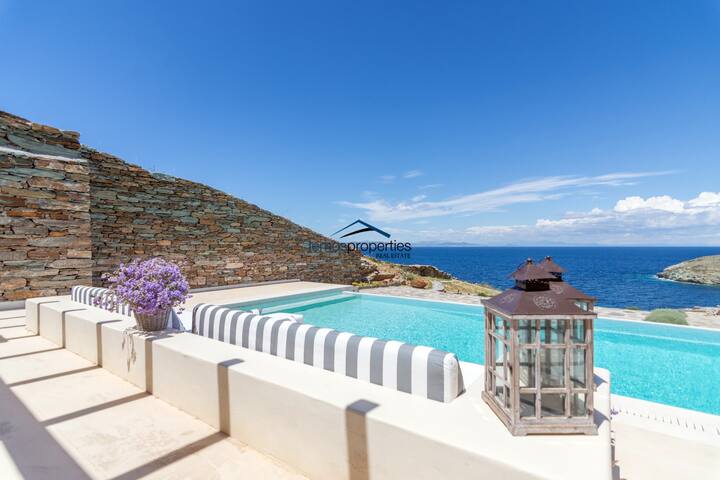 Luxurious stone villa with a swimming pool gallery image 3