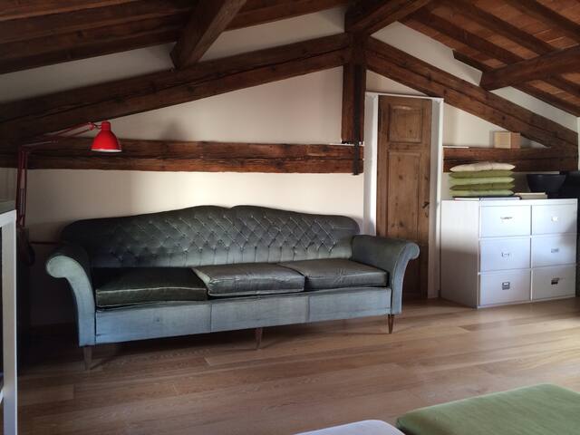 Modern Loft with Fantastic View gallery image 5