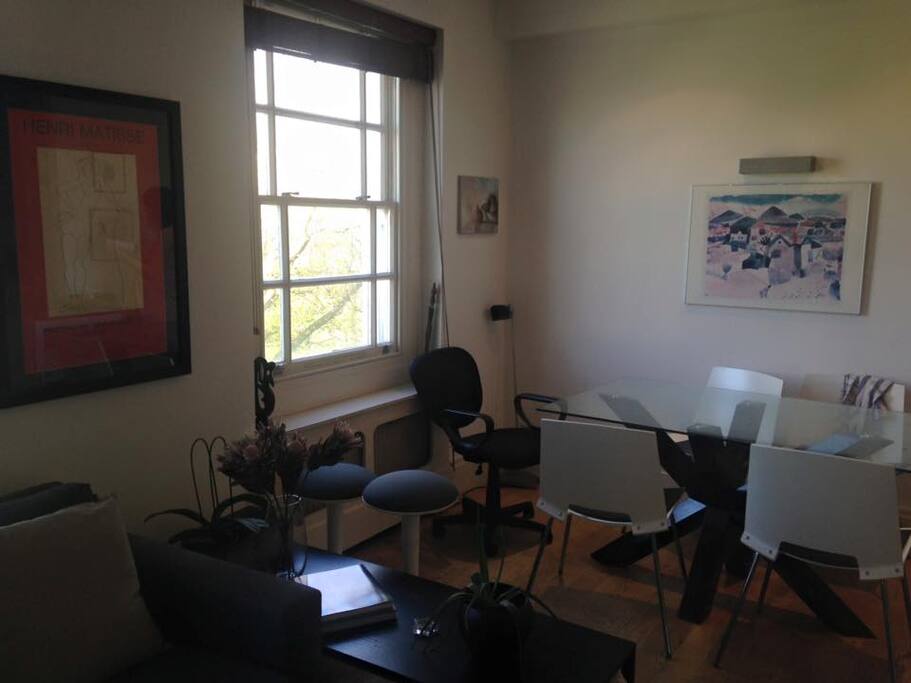 Living room / dining area