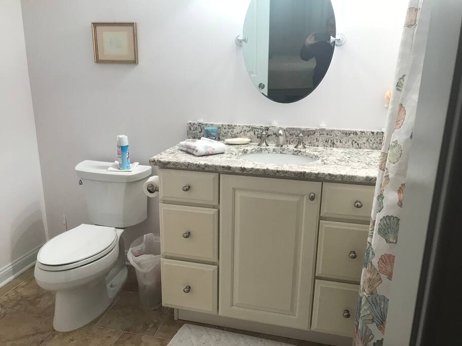 Full bath for back bedroom