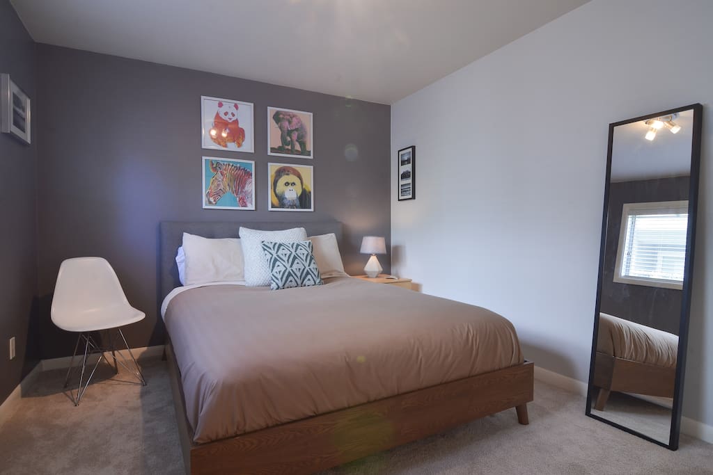 Queen Sized bed with luxury sheets