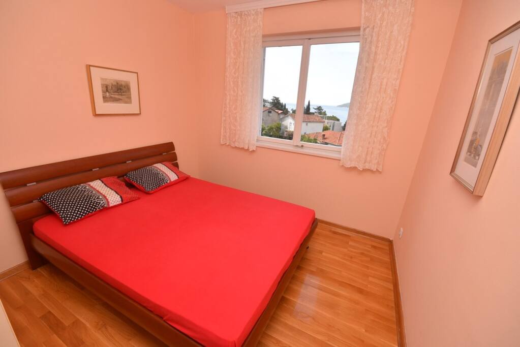 Bedroom with sea view