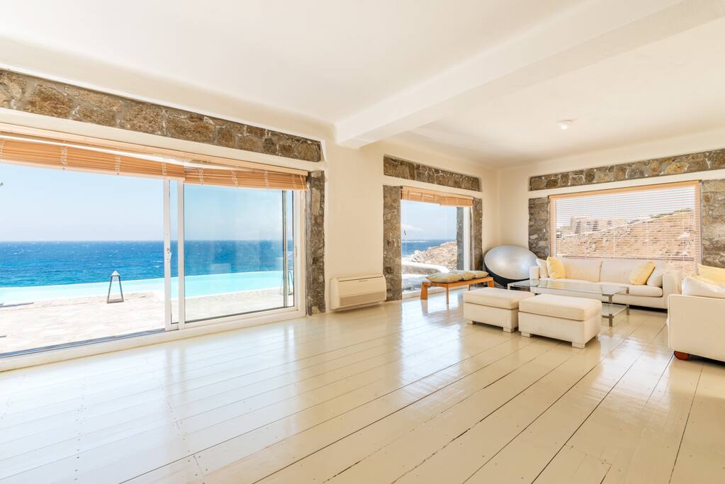 Bright and spacious living room