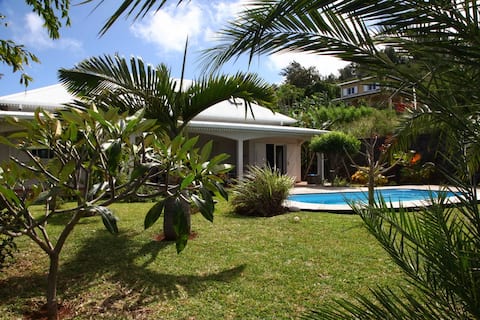 Villa grd standing Tree garden Heated Pool