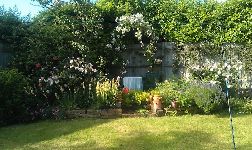 Bright, Sunny, Ensuite Double room with own key