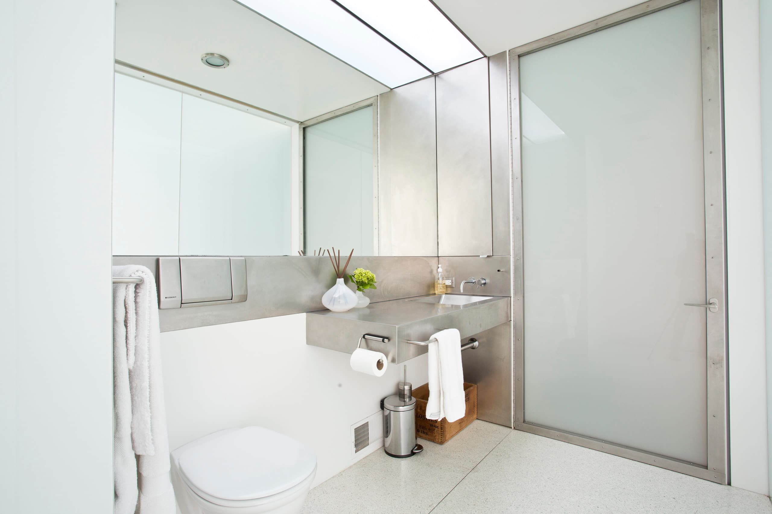 Home in San Francisco · ★4.92 · 4 bedrooms · 5 beds · 2 baths - Image 9