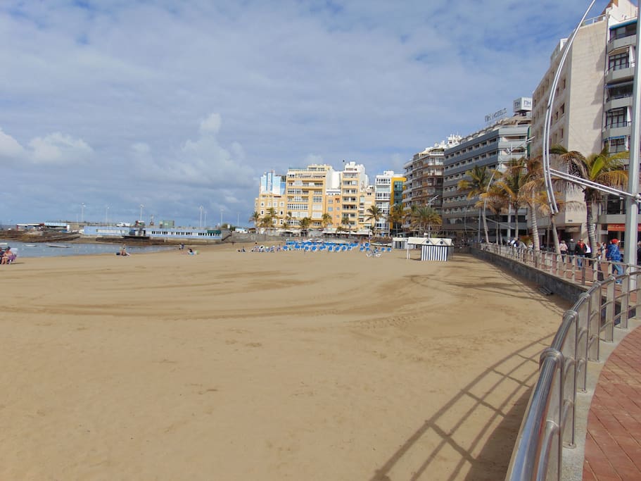 Vista de la puntilla de la playa de las Canteras