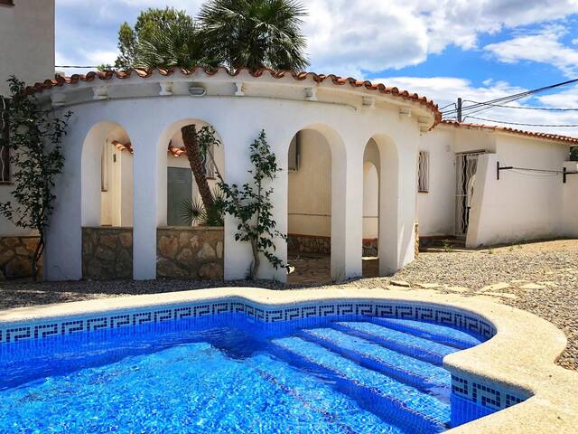 Rentalmar Apartments Salou managed Airbnb listing 1