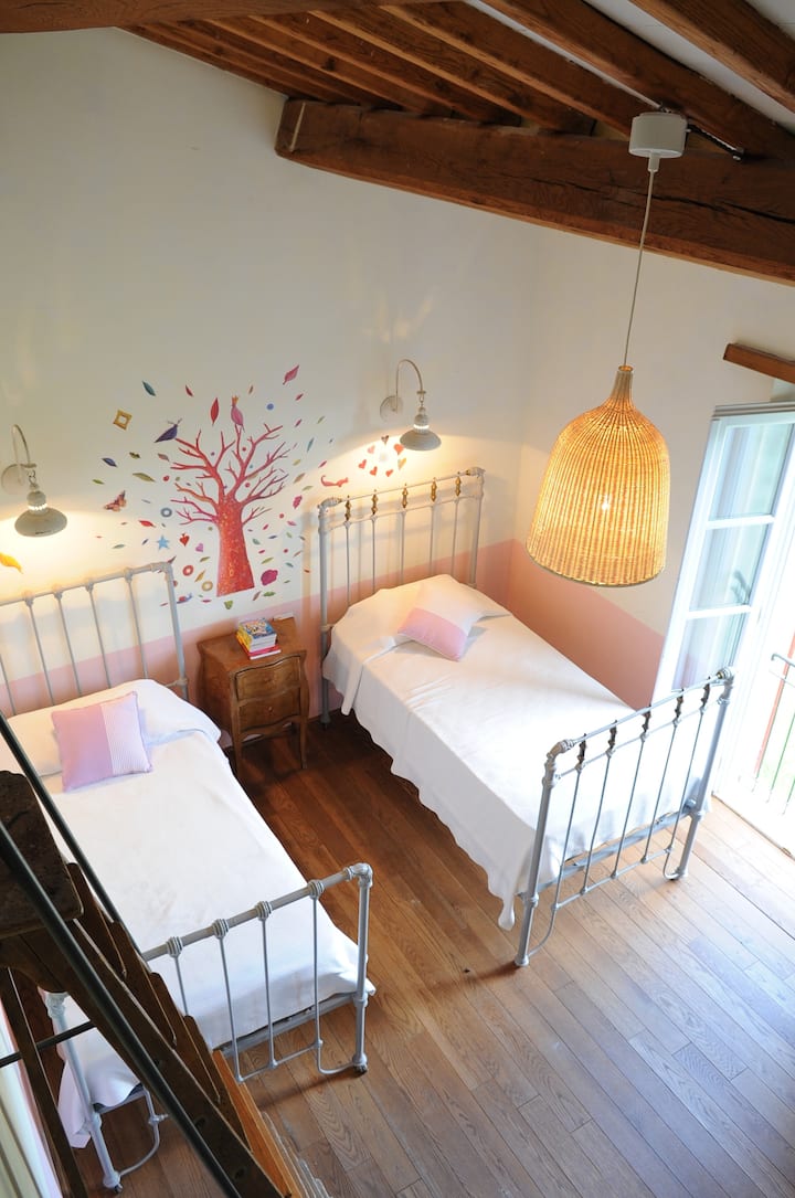 Habitación para niños en el primer piso