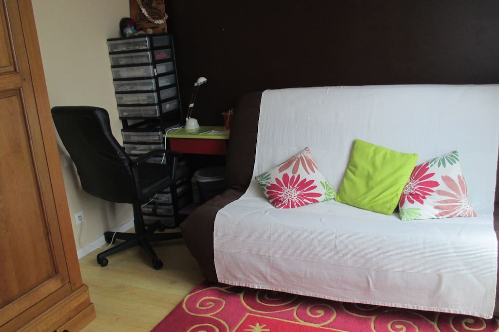 La chambre et le petit bureau