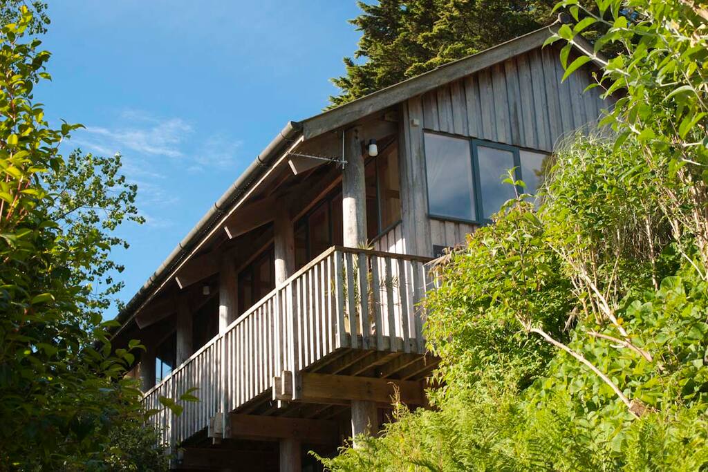 Private wrap around balcony for al fresco living