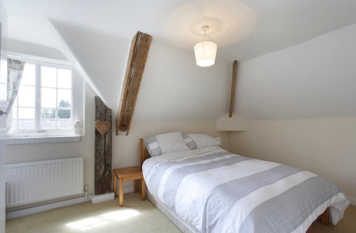 غرفة النوم الثالثة - سرير مزدوج