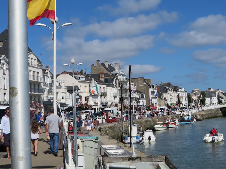 A typical port just at your door.
A coté de la maison, le port typique du Pouliguen