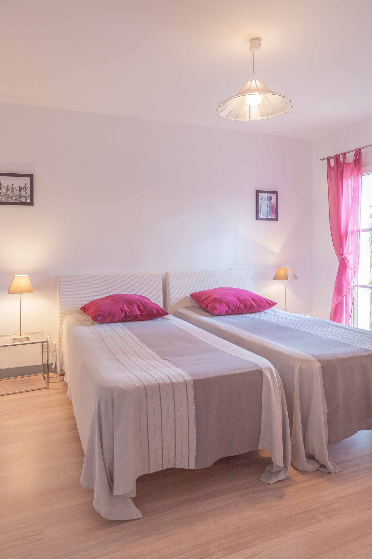 spálňa s výhľadom do záhrady a na terasu. S talianskou sprchovacou izbou a WC. Veľká skriňa