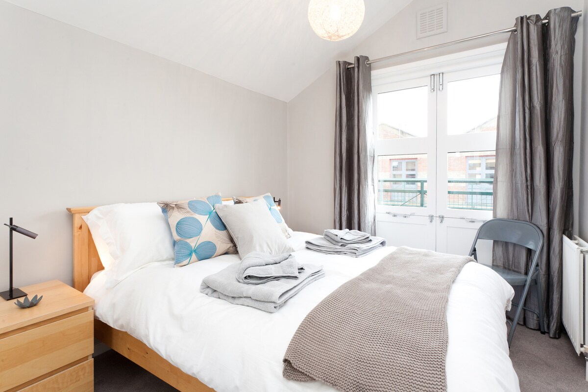 ห้องนอนระเบียง