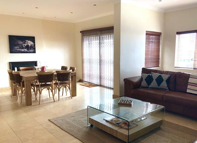 Beautiful house with 180° views gallery image 5