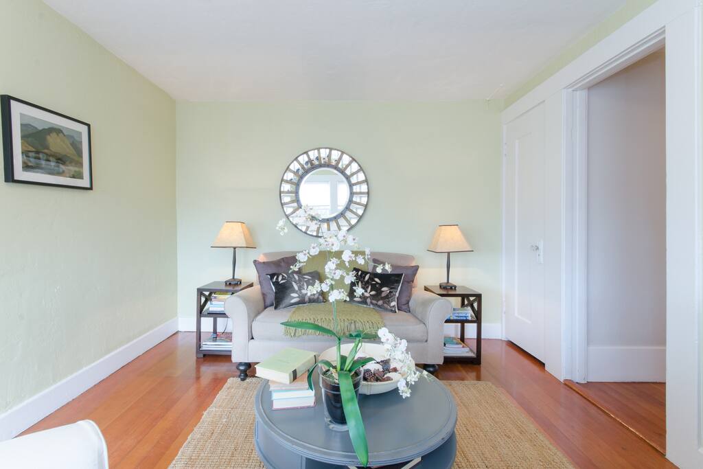 Rockridge Bungalow Walk to All! Guest suites for Rent in Oakland