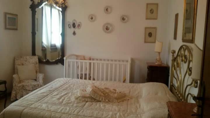 双人房和婴儿床