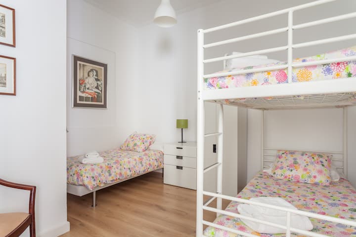 غرفة نوم لثلاثة أشخاص
