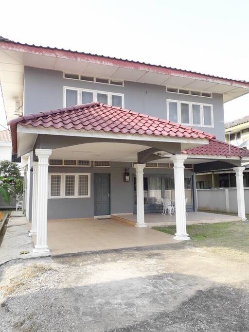 Spacious Porch