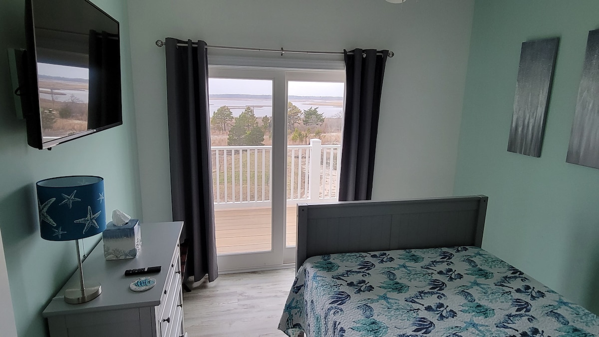 Chumba cha 4 cha kulala chenye kitanda kamili
kinachoelekea kwenye ardhi yenye unyevu 