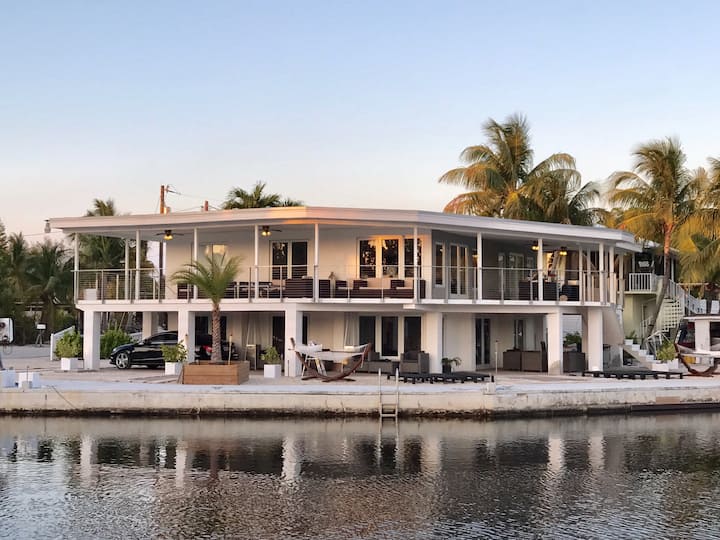 Key Largo Waterfront Entire Bottom Floor With Dock - Key Largo, FL