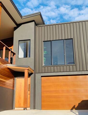 Stylish Modern House with Ocean & Farmland Views gallery image 4