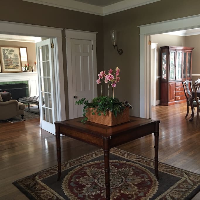 Foyer leading into Comfortable Living Room with Oversized Flat Screen TV, Fireplace and Comfortable Seating Areas. Formal Dining Room seating 8 guests.