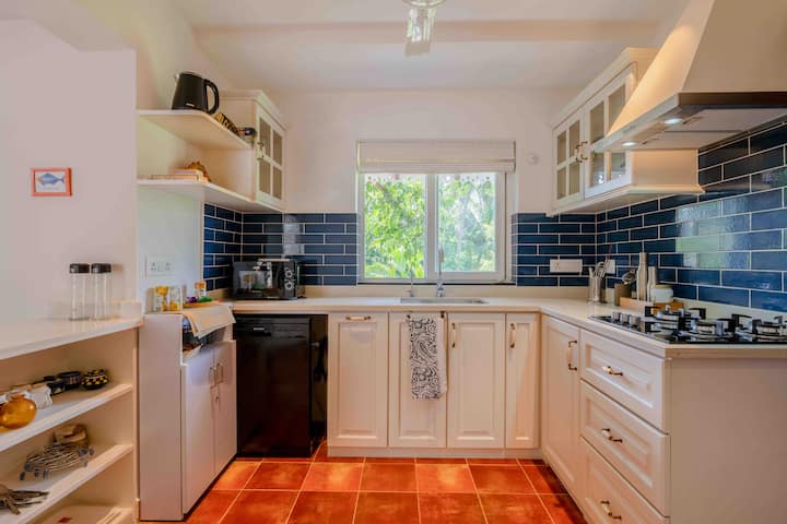 Full kitchen image 1