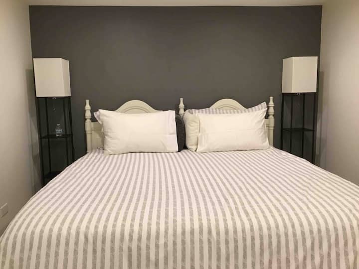 Krevat dopio "king" në krevate të ndryshëm.