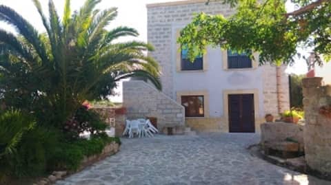 Airbnb con migliori performance: Between the sea and the pine forest a Favignana