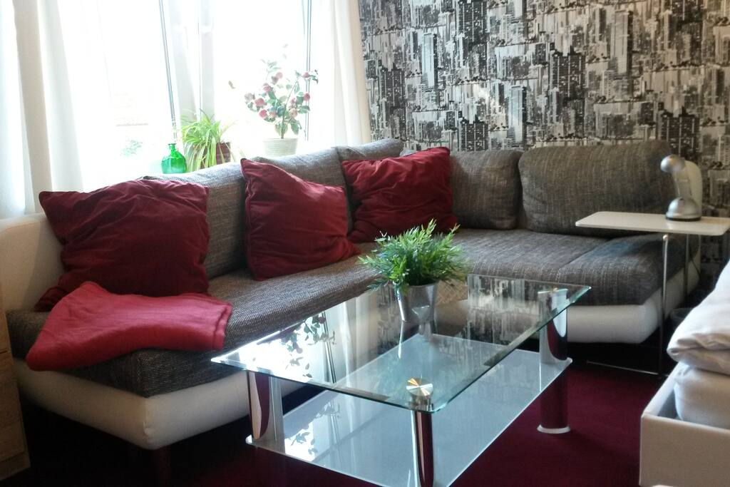 Modernes Einzelzimmer (Nr. 3) mit zusätzlicher Sofabett-Ecke im 1. OG