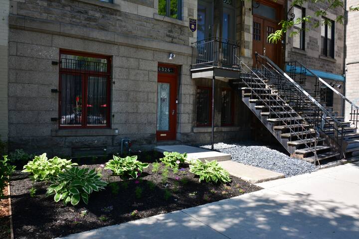 Ground Floor – 4 BR/4 BA – Deck – Possible Parking gallery image 3