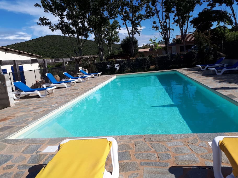 la piscine avec accès gratuit