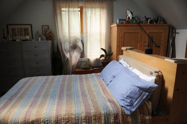 Საძინებელი 1 1
ორადგილიანი საწოლი