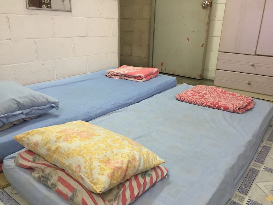 First bedroom 2 single beds