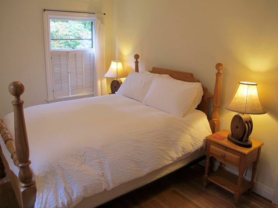Queen Bedroom