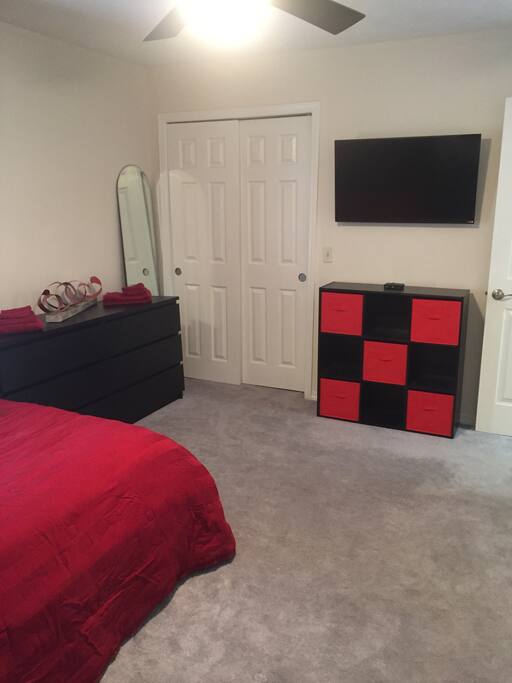 Bedroom TV/Full Cable