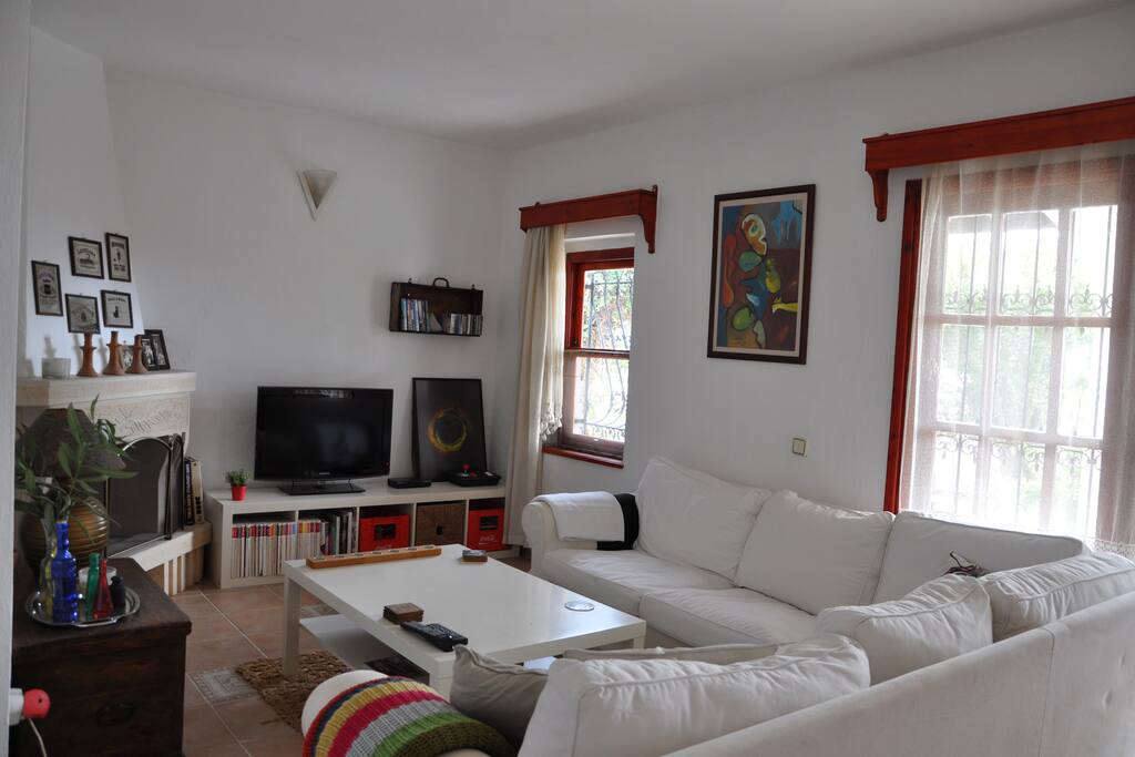Cozy living area with cable TV