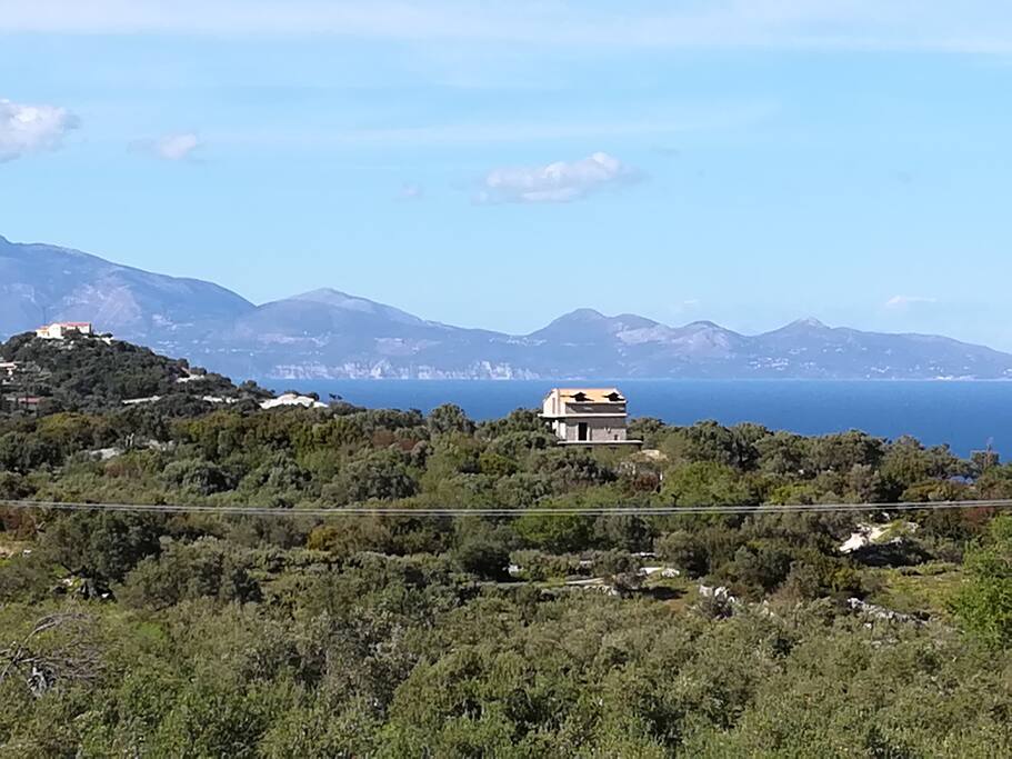 Η θέα στη θάλασσα και το νιση της Κεφαλλονιά