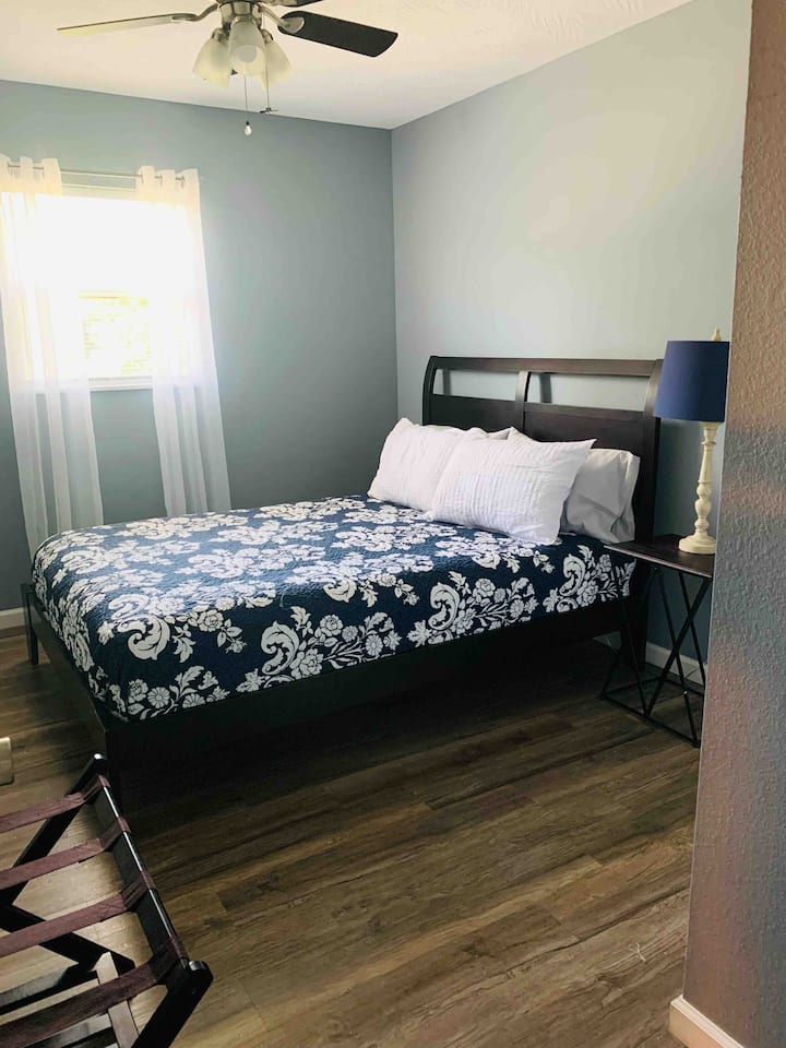 Chumba cha kwanza cha kulala 