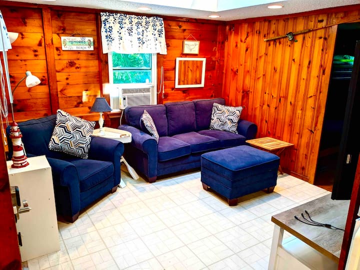 Cozy 2-bedroom Cottage By The Pond - Myles Standish State Forest, Carver