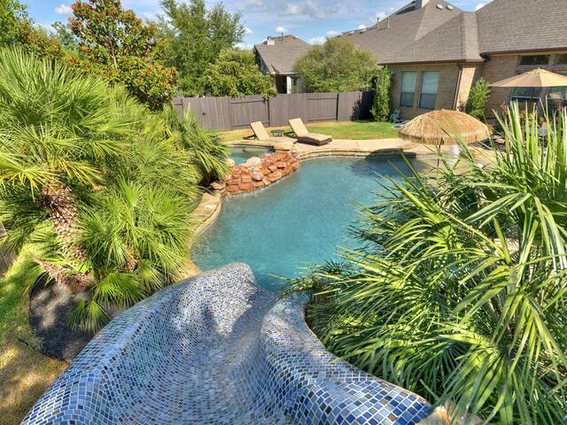 House w/4 beds, Pool/Spa & Grill in Austin! gallery image 3