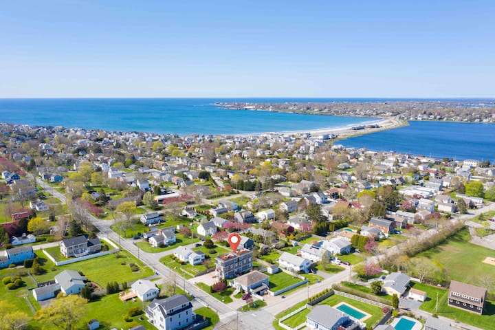 Spacious Newport Vacation Apt. w/Private Rooftop 2 gallery image 4