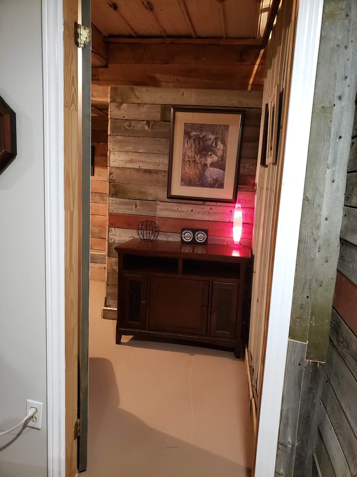 Entrance to bedroom from living room 